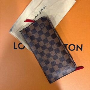 LV wallet zip
